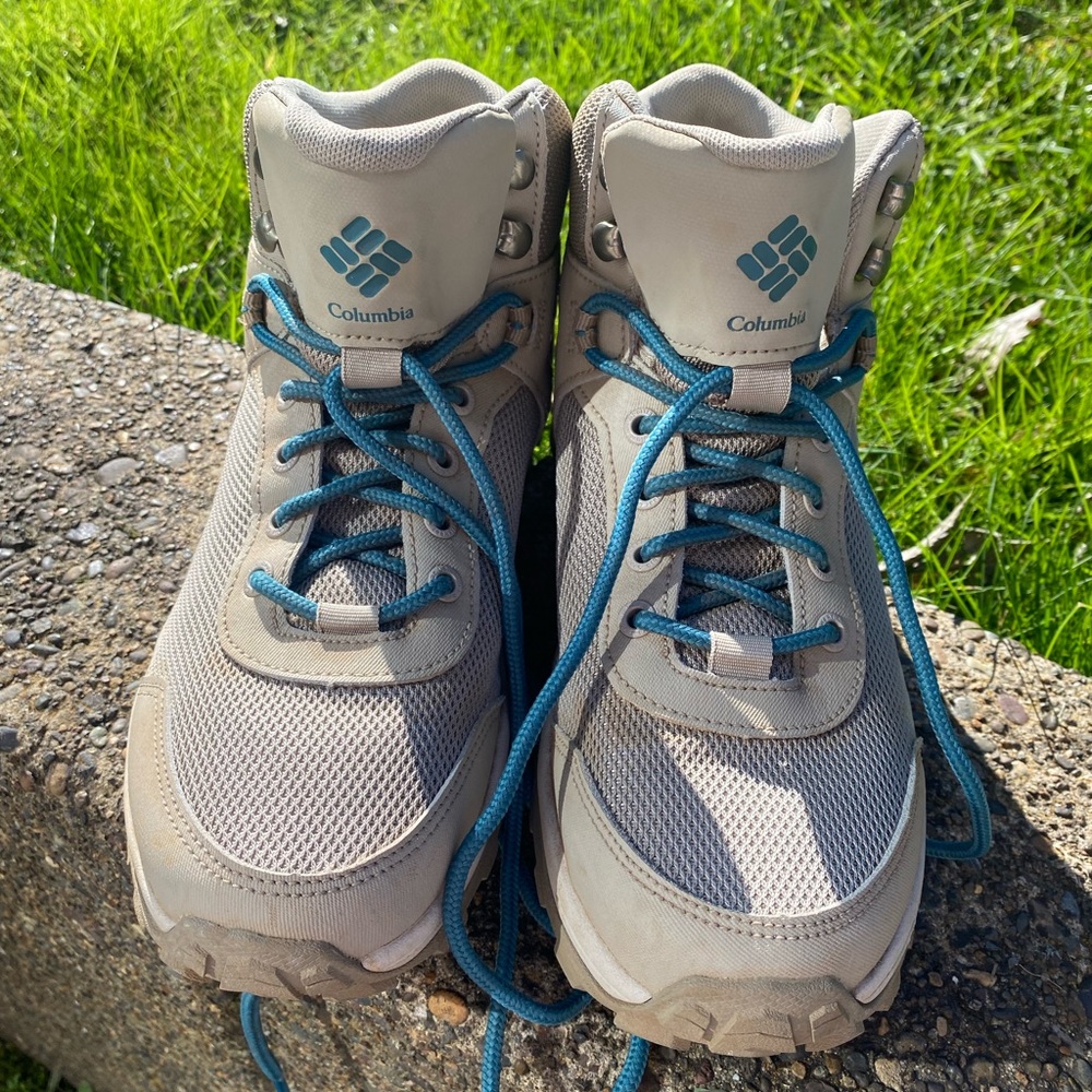 Women’s Columbia hiking boots waterproof size 9.5